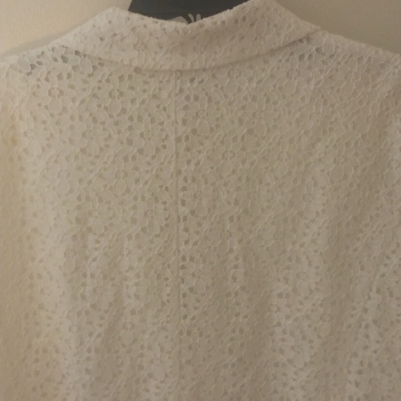 White lace blazer.  Signature collection by Vicki Wayne. Very stylish - Picture 7 of 10